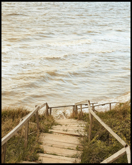 Leinwandbild von einer Holztreppe die durch Dünen runter zum Strand führt.