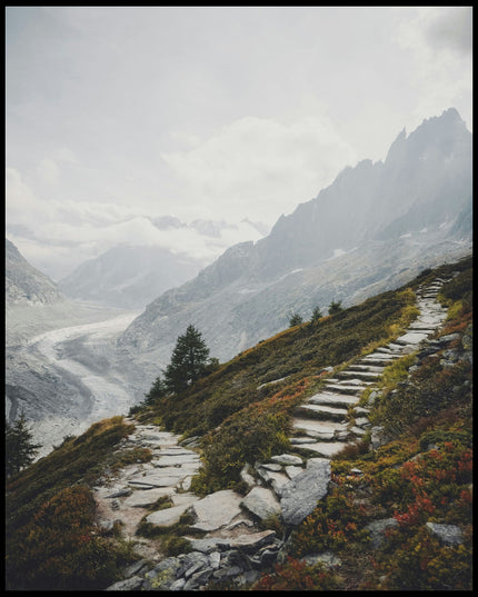 Leinwandbild von einem Wanderweg aus steinernen Treppen inmitten einer Berglandschaft.